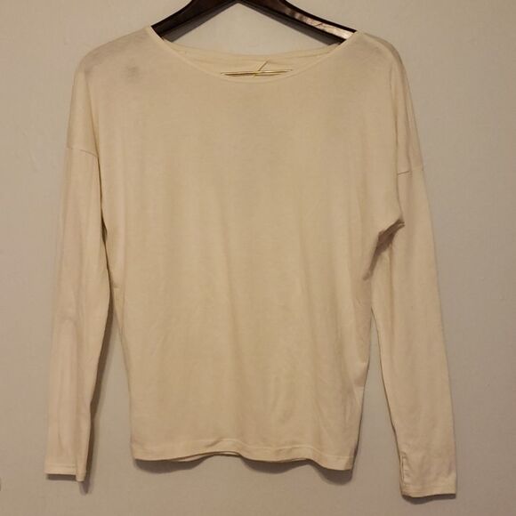 - Onzie flow top size small. - Picture 2 of 5